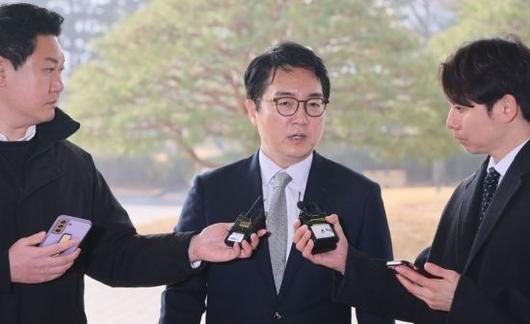 1면_尹_석방에_항고_포기한_검찰,_논란_극복.jpg